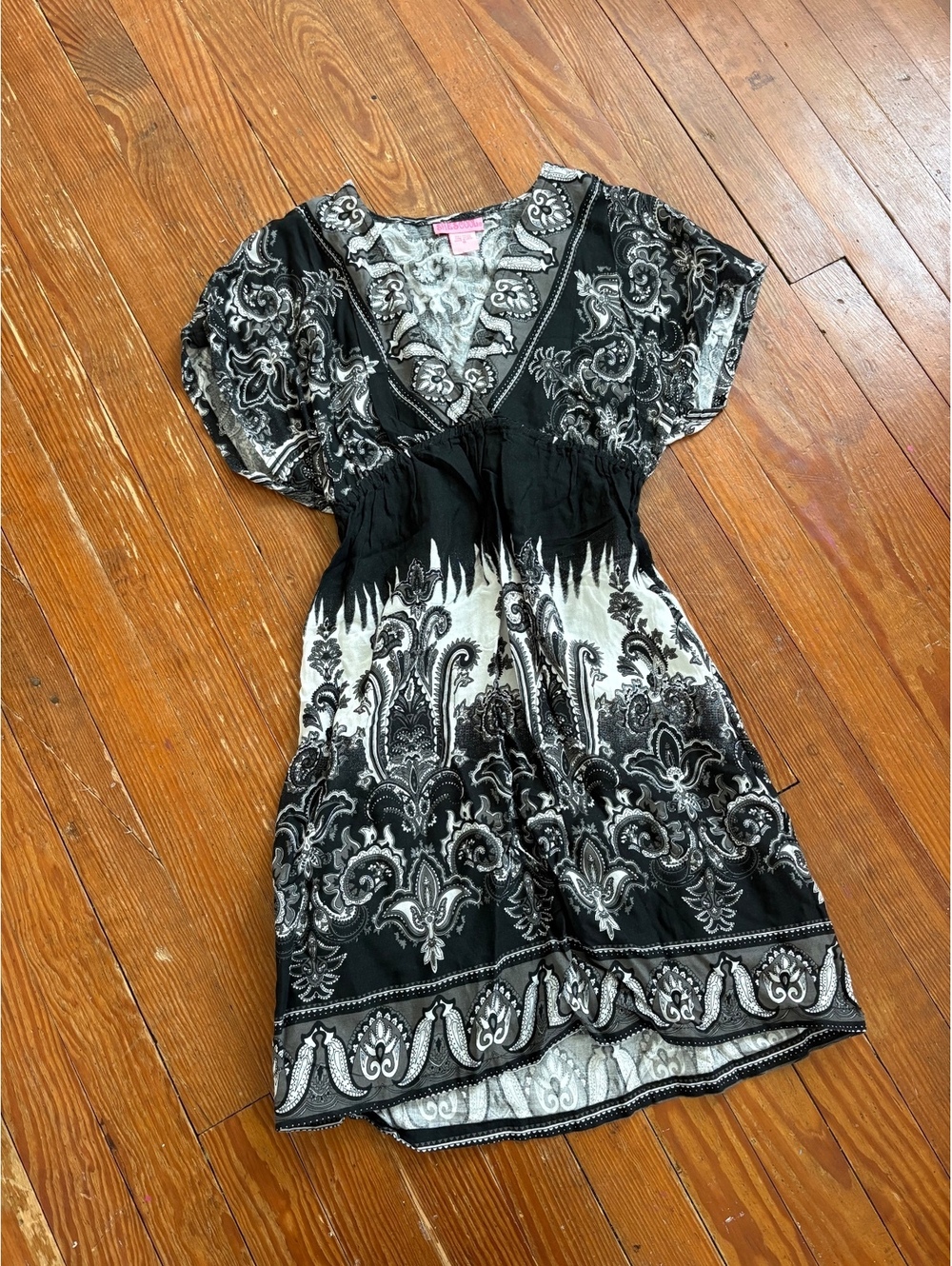 really cute vintage 2000s y2k black v neck mini dress